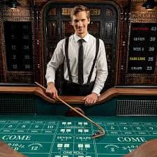 Live dealer blackjack and roulette table view